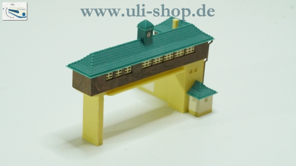Kibri Z Modellhaus (Nr. 0238) Brückenstellwerk bespielt